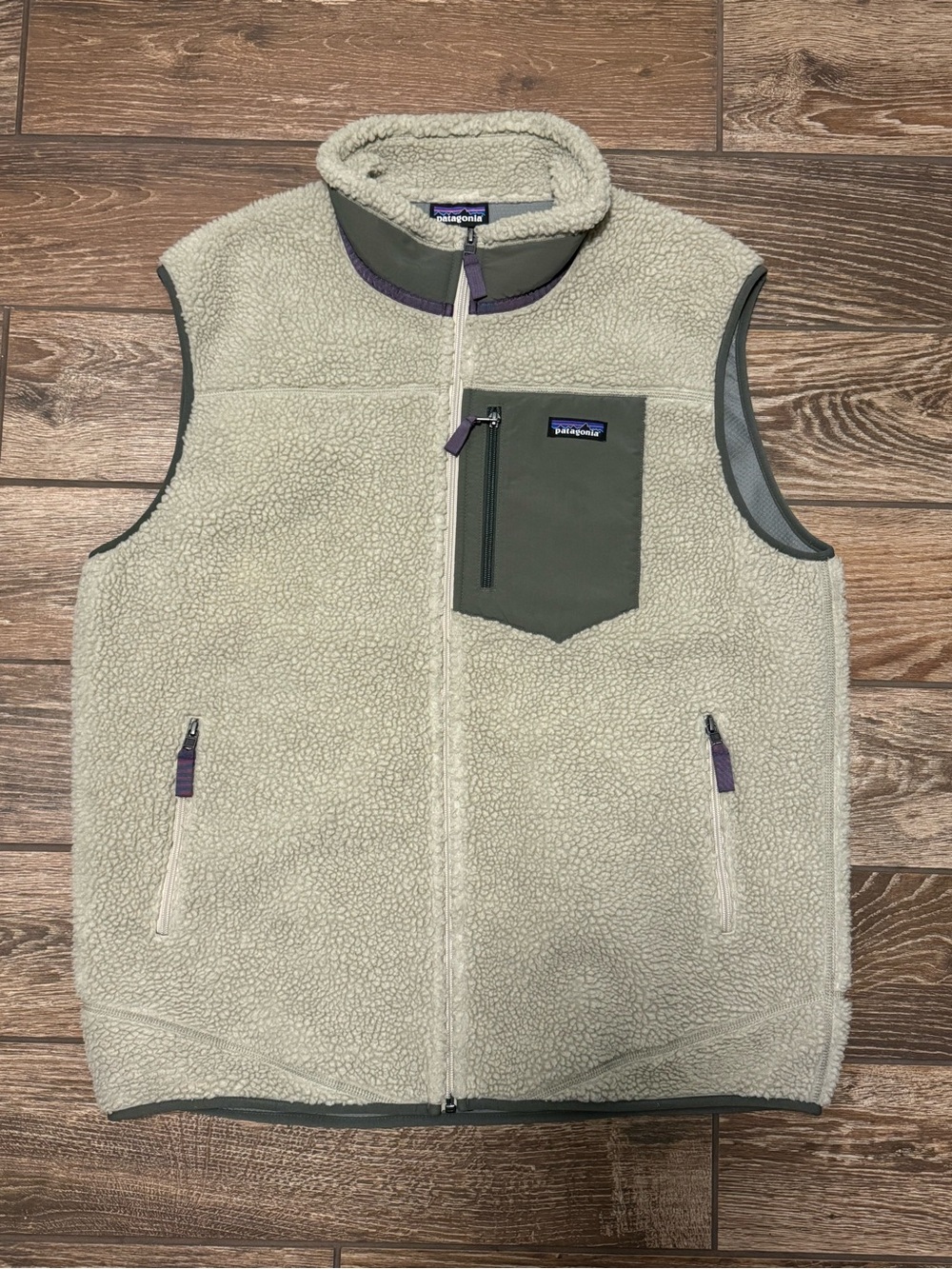 Patagonia Classic Retro-X Vest in Cream Sherpa Fleece with Olive Chest Pocket